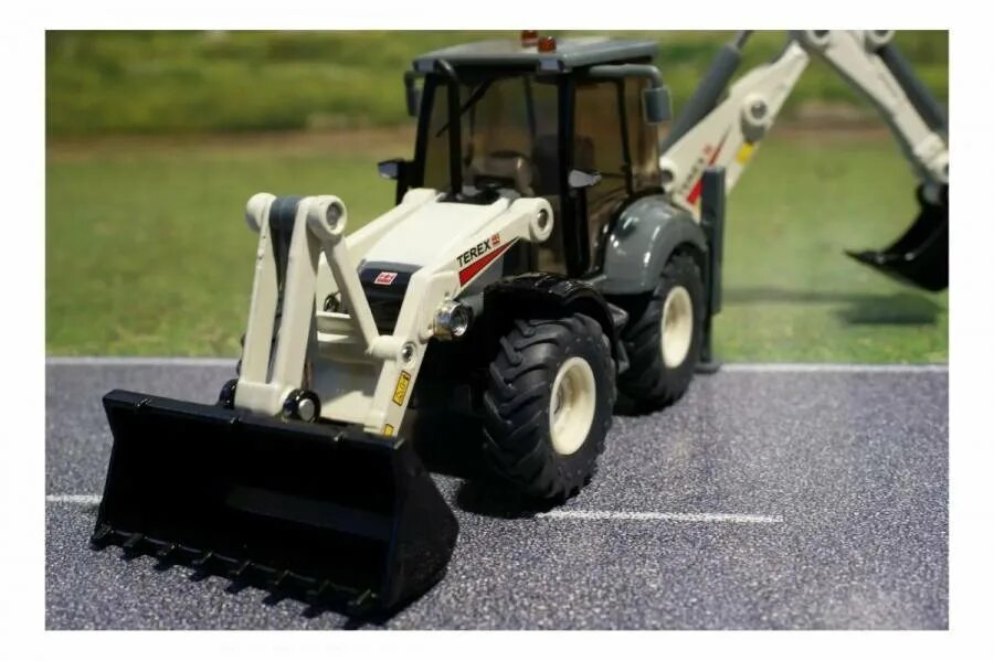 Трактор siku fendt с фронтальным погрузчиком (1981) 1:50. Игрушки трактора амкодор. Трактор с ковшом нордпласт. Показать трактор с ковшом. Уборочный трактор siku.