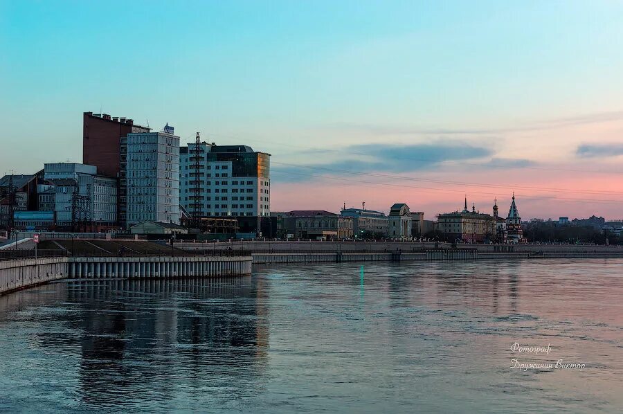 Иркутск ночной город набережная. Иркутск дальневосточная фото. Ночной иркутск. Вечерний иркутск. Квартира с видом на ангару.