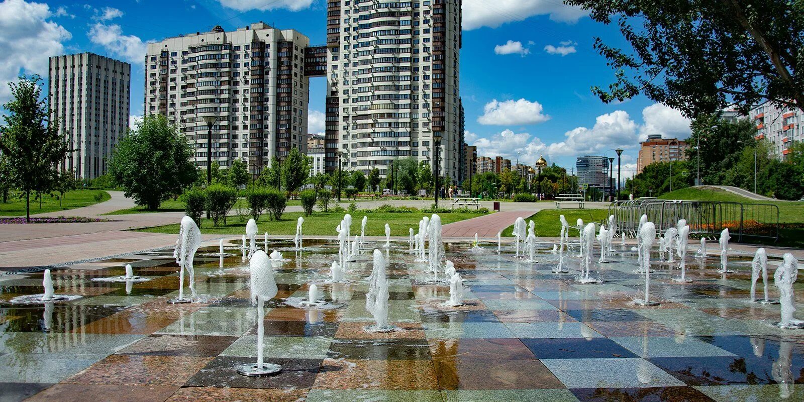 Парк 70 летия Победы Москва. Парк 70 лет Победы Москва Черемушки. Парк семидесятилетия Победы в Москве. Москва парк 70-летия Победы сухой фонтан. Черемушки 70