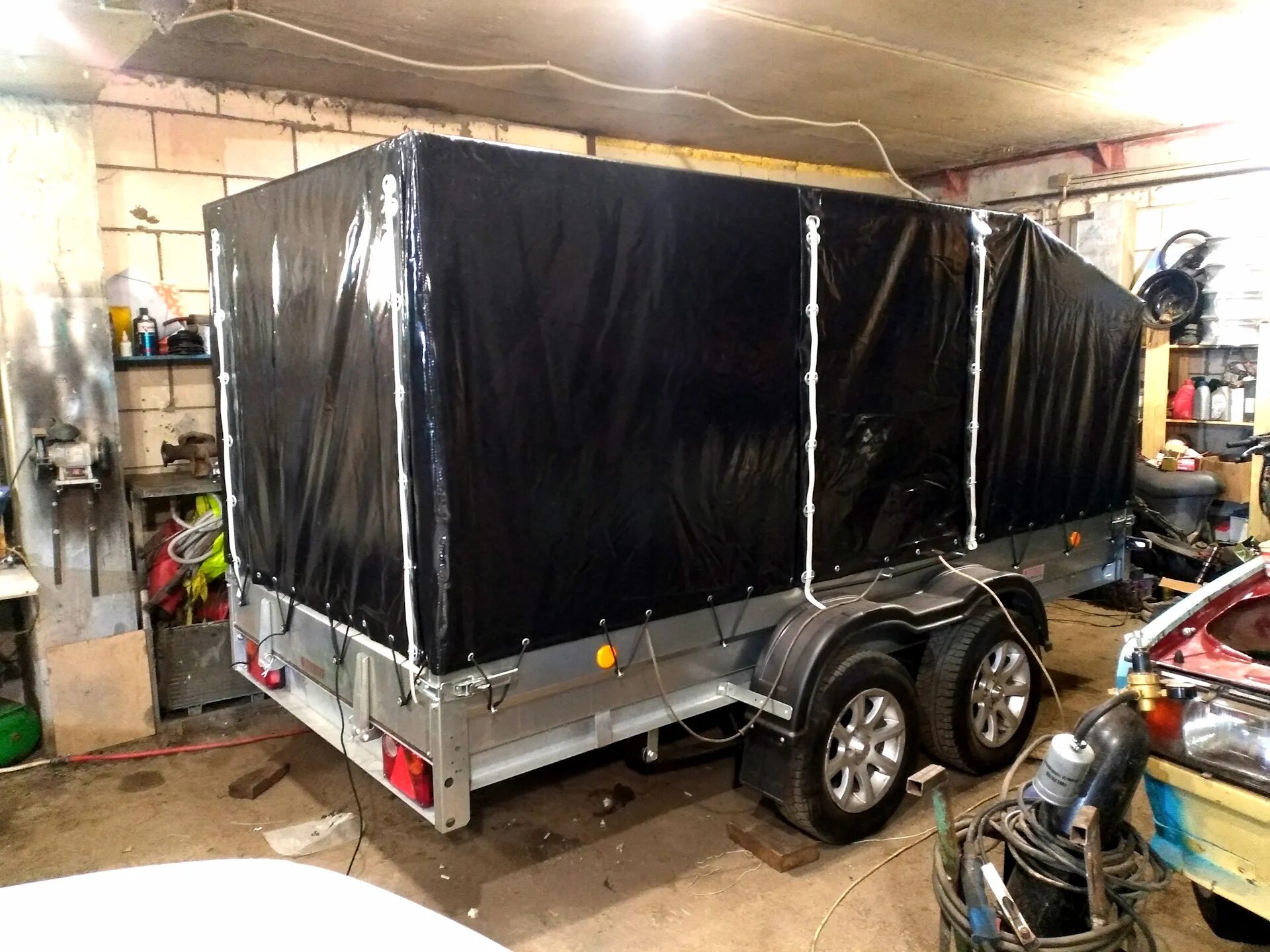 Прицеп трейлер 3. 5х1. Трейлер 3. Черный прицеп мзса. Прицеп викинг двухосный 3.