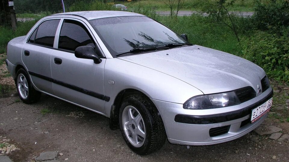 Митсубиси Каризма 2003 седан. Mitsubishi Carisma серебристая. Митсубиси Каризма 2003 1.6. Митсубиси Каризма 2003 1.6 седан. Купить на каризму 1.6