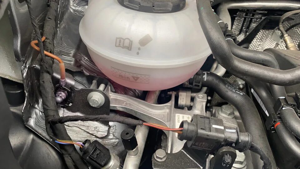 Залить антифриз в шкоду рапид. Антифриз для шкода карок 1.4 tsi. антифриз skoda kodiaq 1.4 tsi. бачок антифриза шкода рапид. антифриз шкода рапид 1.6 102л.с антифриз.