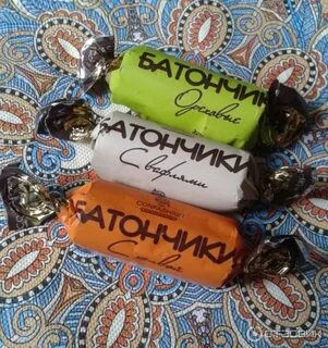 Конфета стоит