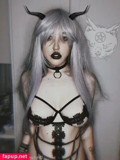 Moshpitmi's  moshpitmi Nude Leaked Onlyfans, Patreon, Fansly, Twitter...