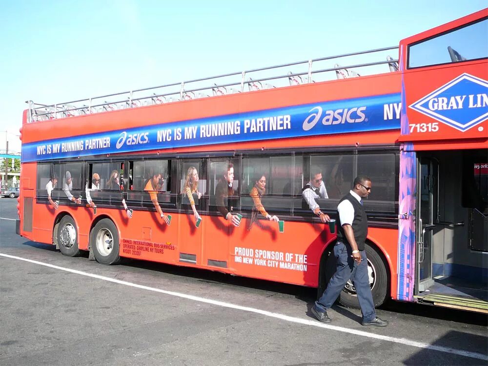 Реклама на транспорте. Креативная реклама на автобусах. Брендирование автобуса. Креативная реклама на транспорте. Автобус спортсмены