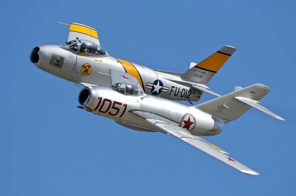 Против авиации. Миг-15 и f-86 Сейбр. Mig 15 vs f 86. Миг 15 vs Sabre. F-86 Sabre mig-15.