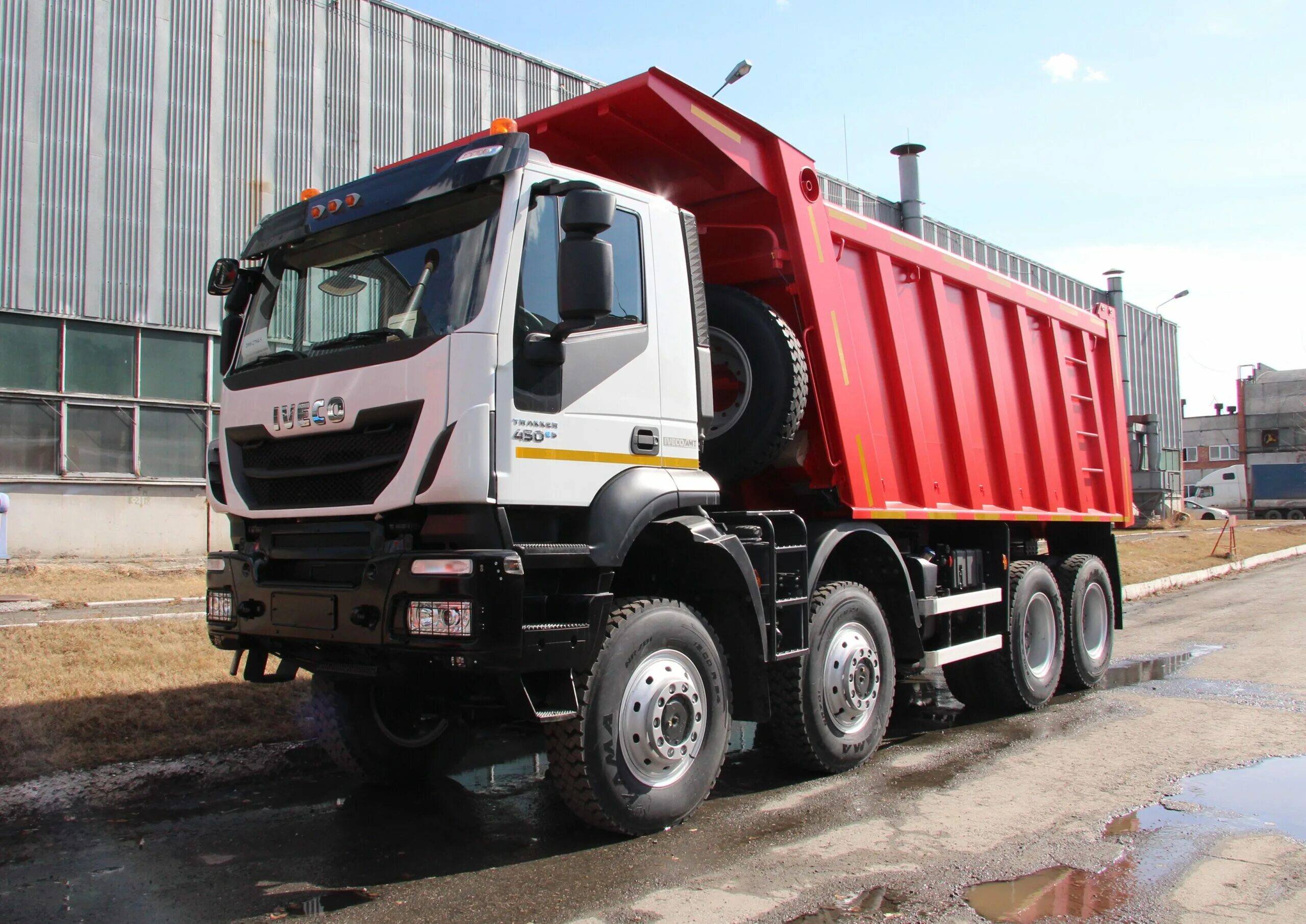 Ивеко 8х4 самосвал. Iveco trakker 8x8 самосвал. iveco amt 753910. самосвал ивеко амт. ивеко траккер 8х8.