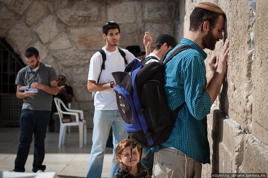 Сколько живет в израиле. Иерусалим туристы.