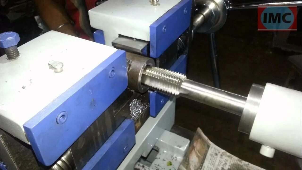 Tapping method. Станок для нарезания внутренней резьбы. болт для резцедержки. threading tap. diy tapping machine.