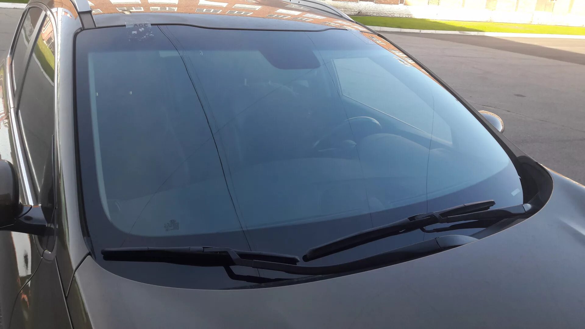 Замена лобового стекла спортейдж 4. Замена лобового стекла на киа соренто 2002г своими руками-. Лобовое стекло kia sportage 2020. Киа спортейдж 3 крыша стекло. Лобовое стекло на киа спортаж 2.