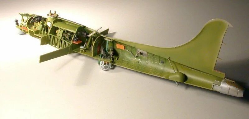 B-17 1/72 Revell. B-17g. Revell b17 бомбардировщик. Бомбардировщик б17 модель.