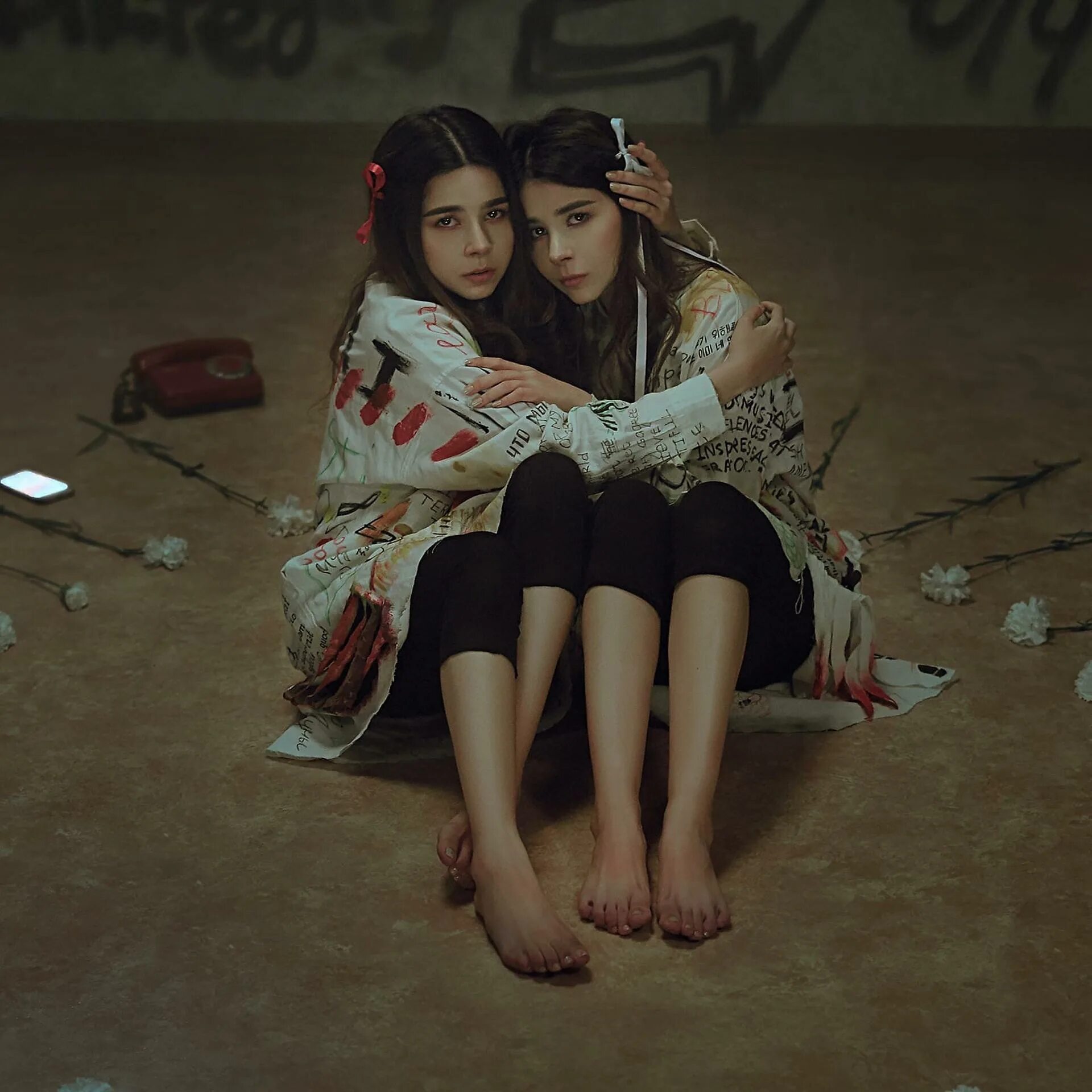 Manukian twins iei. Манукиан твин. близняшки манукян. manukian twins choo zhie. двойняшки манукян.