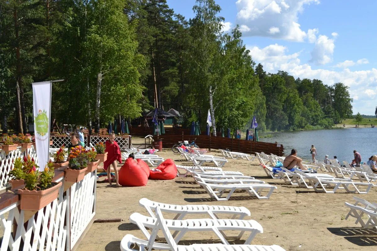 Пляж озера балтым свердловская. Озеро балтым верхняя пышма. Пляж озера балтым свердловская. Балтым отдых. Озеро балтым екатеринбург.