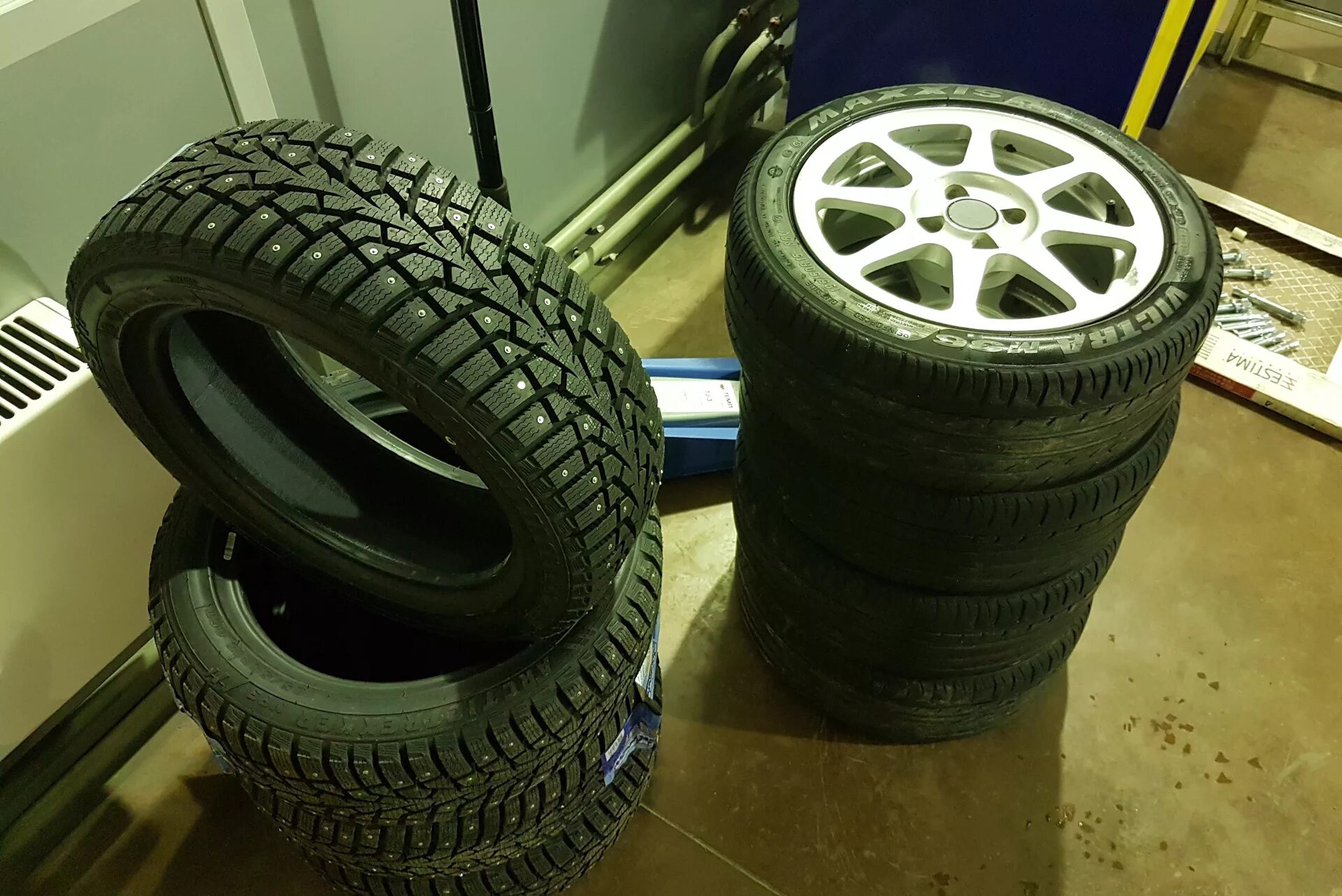 Шины r15 ярославль. Зимняя резина maxxis r14. 11931 резина зимняя. резина зимняя r15. зимняя резина на 15 на приору.