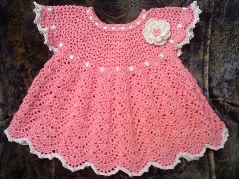 Вещи крючком для новорожденных. Вязаное детское платье крючком. Платье крючком для девочки. Платье крючком для девочки. Нарядное вязаное платье для девочки.