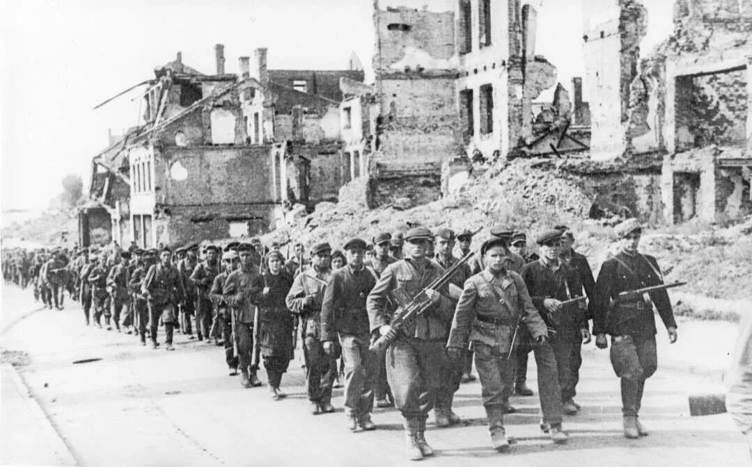 Город освобожденный в конце июня 1944. Освобождение советскими войсками минска, 1944г.. 3 июля 1944 г освобождение минска. битва за минск 1944. минск 3 июля 1944 года.