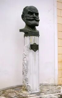 Памятник павловой