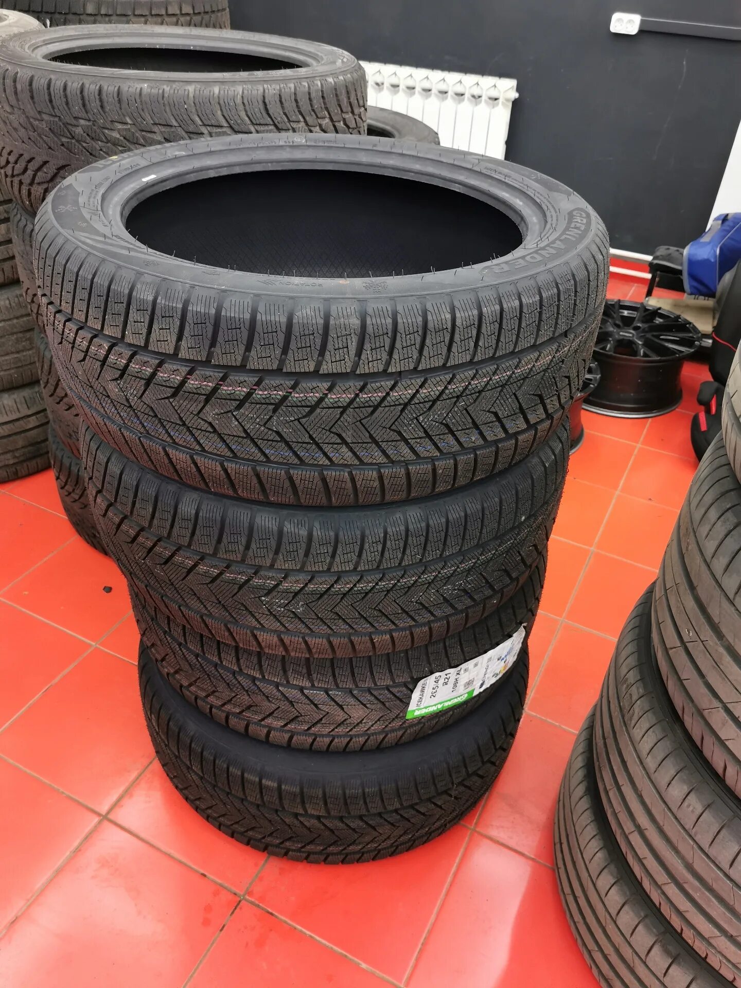 265 45 21 nokian wr g2 g__зимние шины бу__. Резина 265/45/21 лето внутри с поролоном. Hankook 295 35 r21 зима екатеринбург. 265 45 r21 зимние. 265 45 r21 зимние.