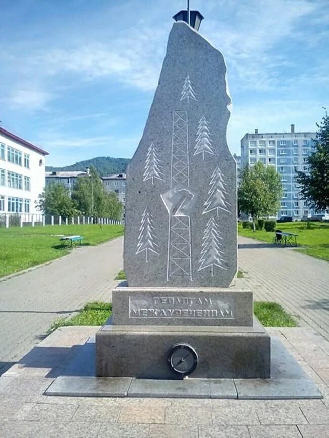 Площадь города междуреченск. Памятник ленина грэс мыски. Междуреченск кемеровская область памятник. Междуреченск кемеровская область памятник. Памятник геологам междуреченск.