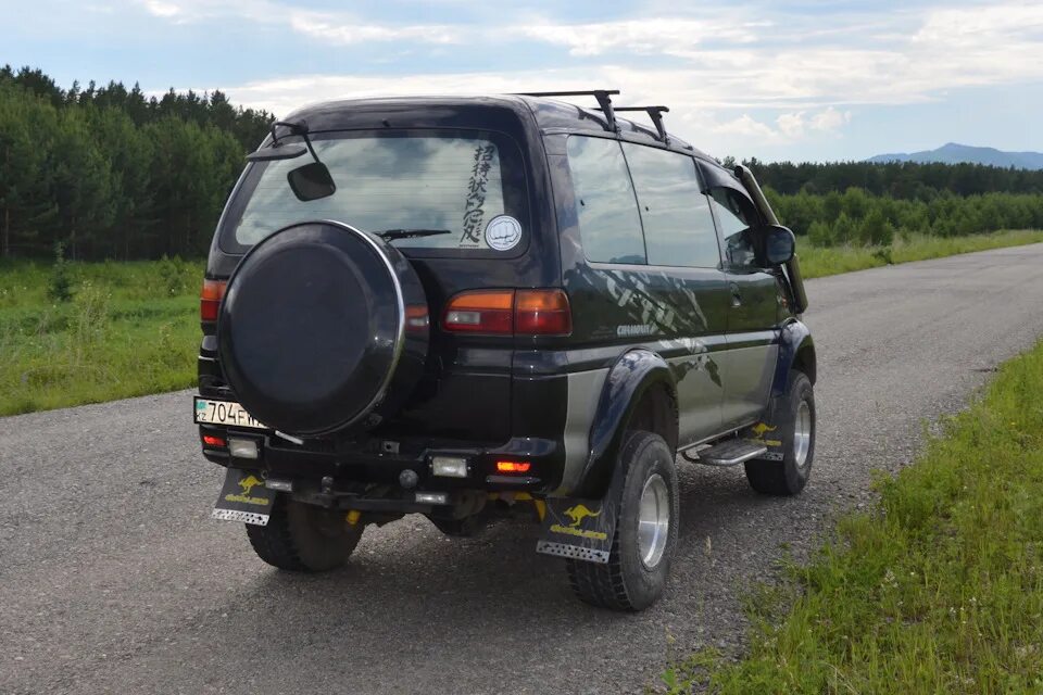 Купить делику левый руль. Mitsubishi l400, Delica леворульная. Delica l400 левый руль. Mitsubishi Delica 4x4. Делика л200.