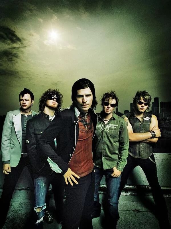 Hinder перевод. Группа hinder. Hinder фото группы. Hinder 2008. Hinder loaded and Alone.