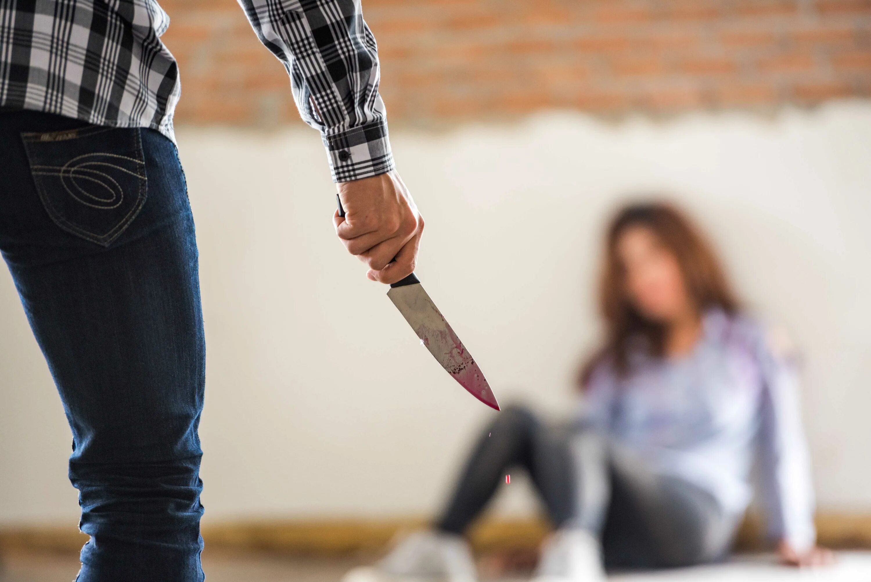 Сон женщина напала с ножом. Убить человечка сон во сне ножом. Напал на женщину в подъезде. Напал на женщину в подъезде. Сон женщина напала с ножом.