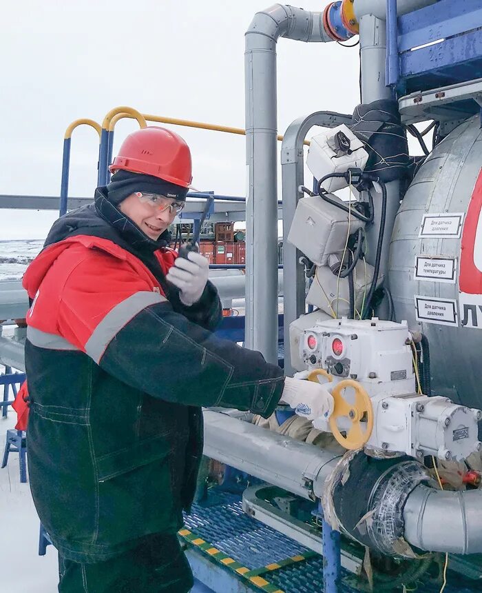 Оператор по добыче нефти и газа лукойл. Добыча нефти и газа лукойл. оператор нефтяных и газовых скважин. лукойл оператор по добыче нефти. оператор днг лукойл.