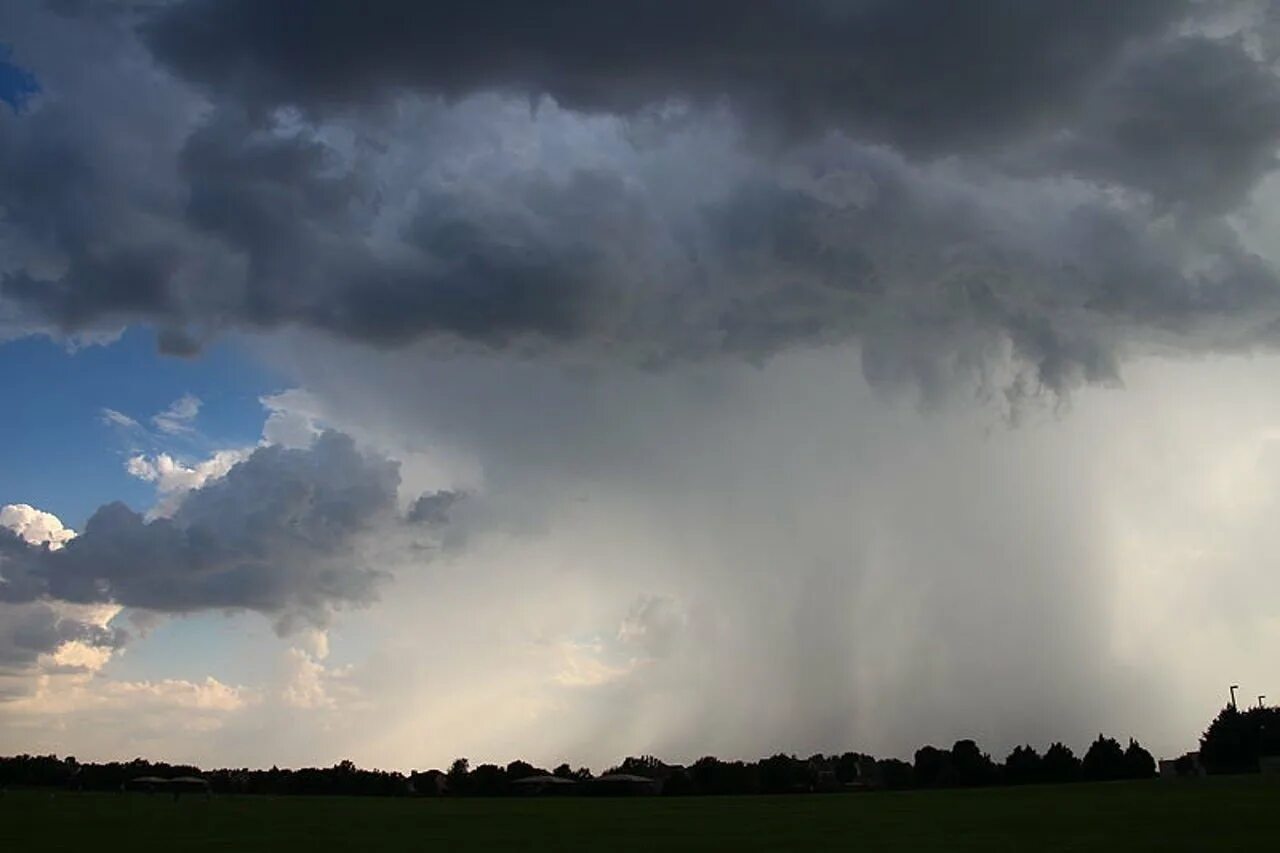 Облачный дождь. Кучево дождевые. Тучи гроза. Дождливое небо. Дождливые тучи.