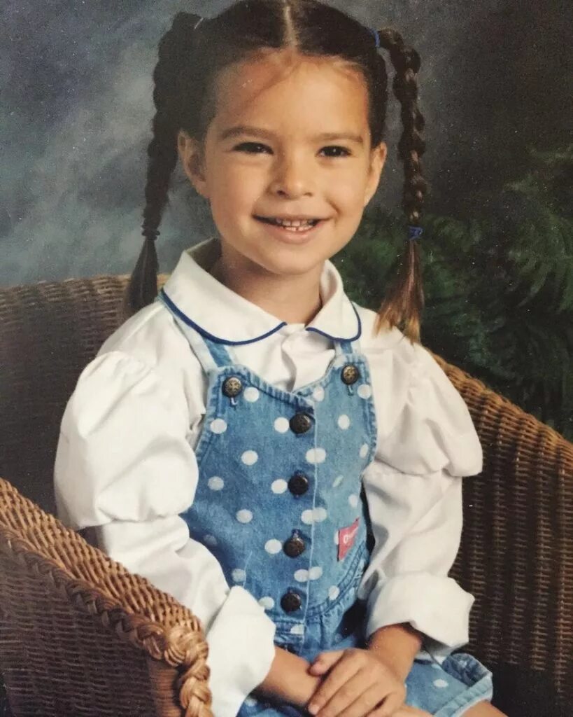 Мила йовович фото в детстве. Какой девочкой была в детстве. Детство девочка. Брук шилдс в детстве и молодости. В детстве было лучше.