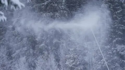 Снежная пыль столбом стоит в воздухе