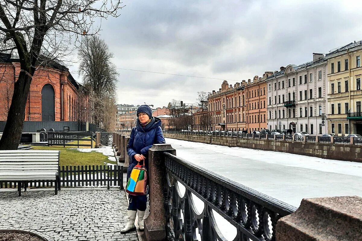 Петербург новый взгляд. Александрийская колонна на дворцовой площади в санкт-петербурге. Полёт над питером. Питер новая голландия фото. Ведущие политических шоу.