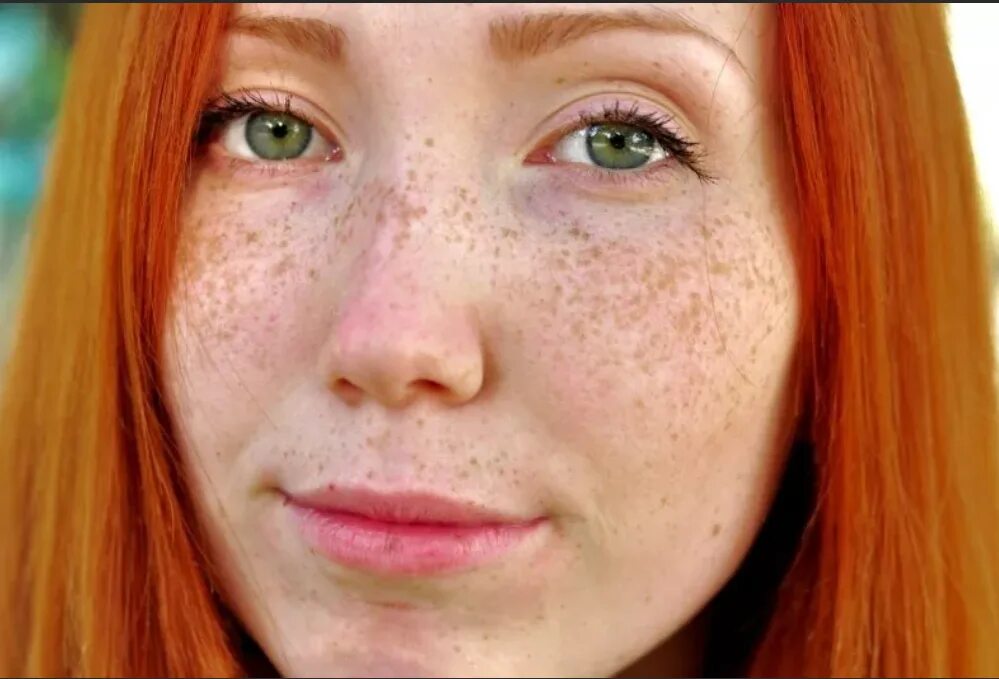 Freckles перевод. Гвинет Пэлтроу рыжая с веснушками. Селина Скиндер веснушки. Рыжие. Девушки с веснушками на лице.