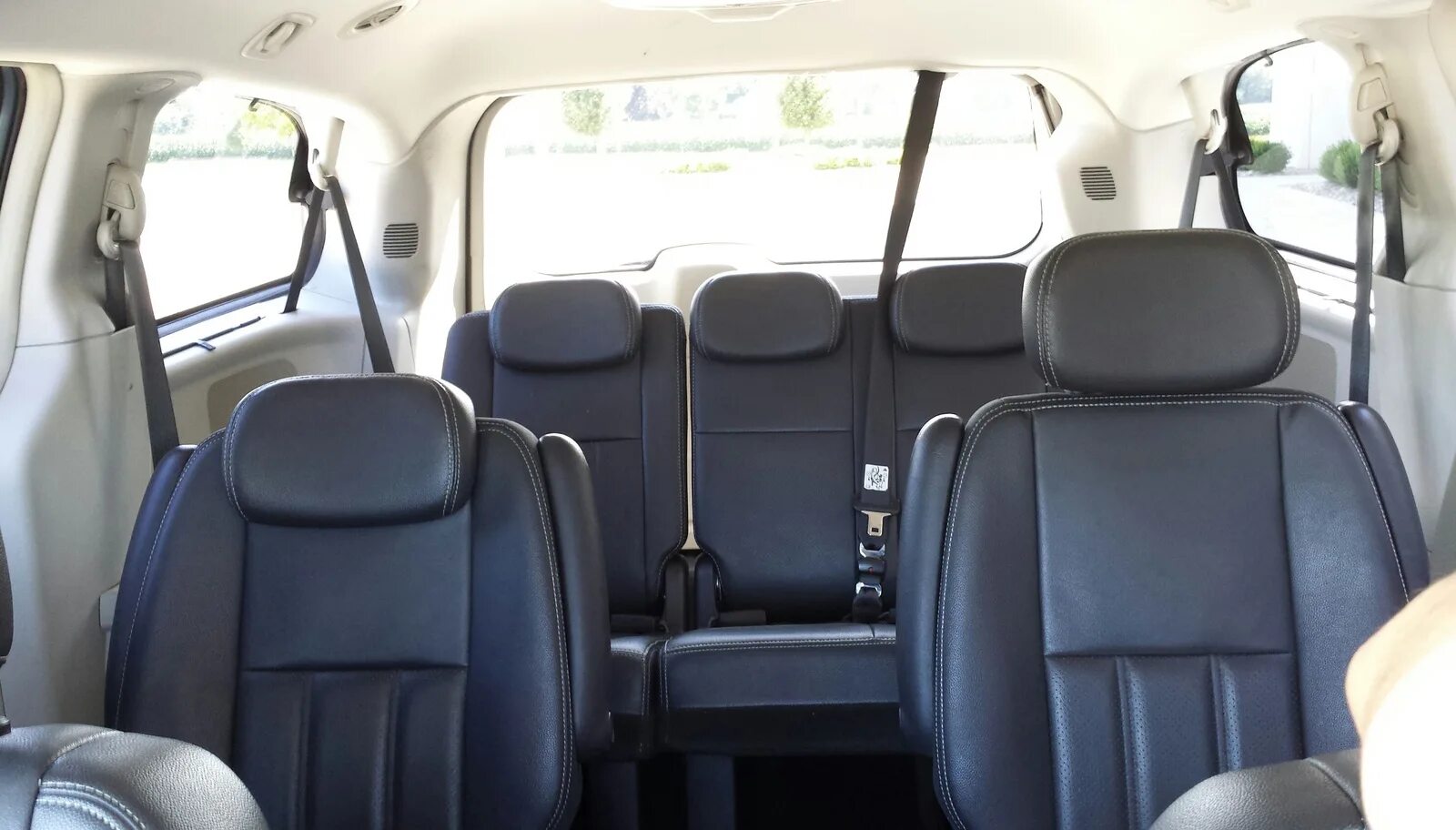 3 салон. Салон таун кантри. Chrysler town country 2008 салон. Town country chrysler iv. Салон таун кантри.