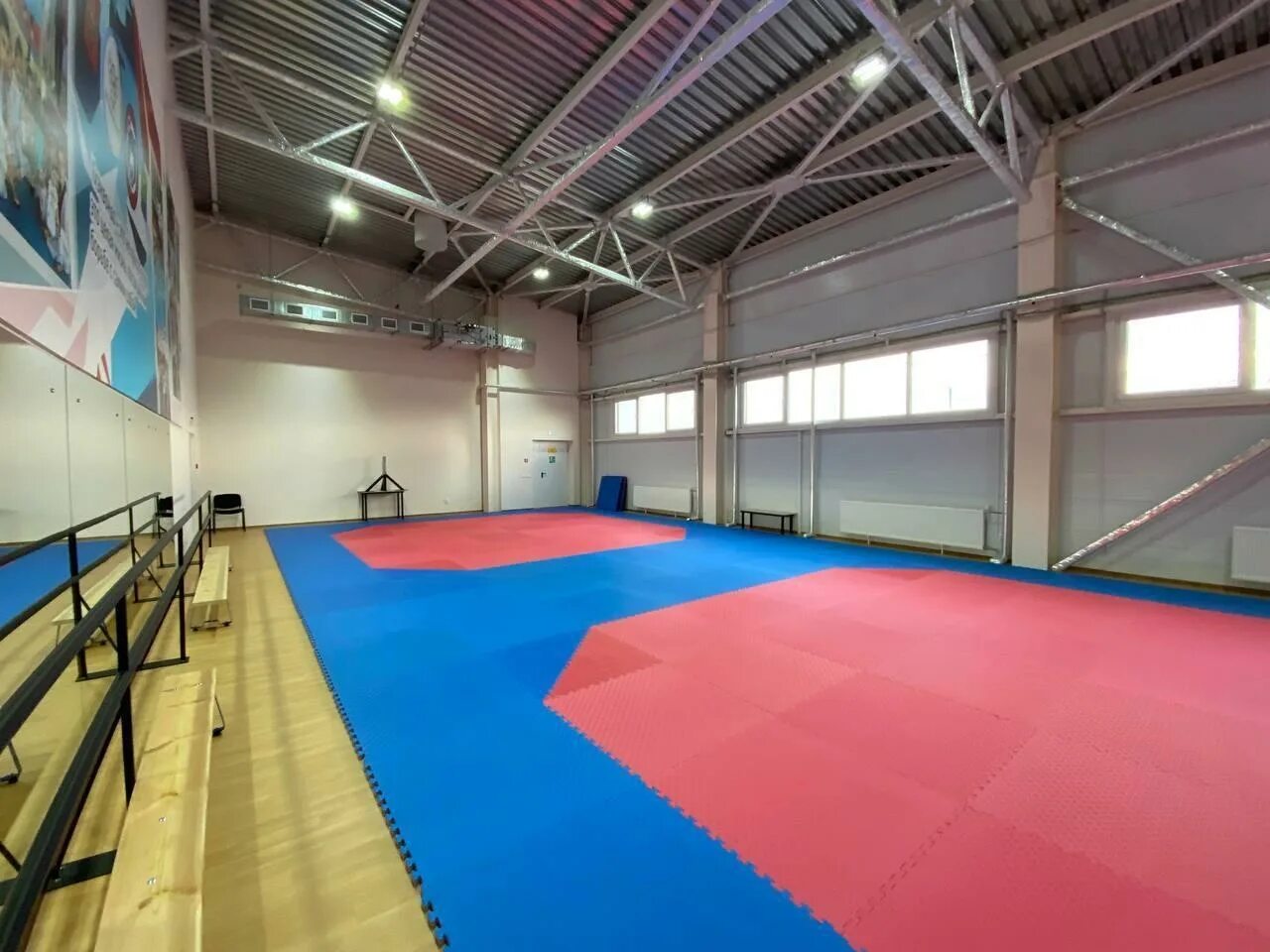Спорткомплекс кубань. Спорткомплекс славянск на кубани. Центр боевых искусств нововоронеж. Краснодар бассейн 25 метров. Спортзал в школе.