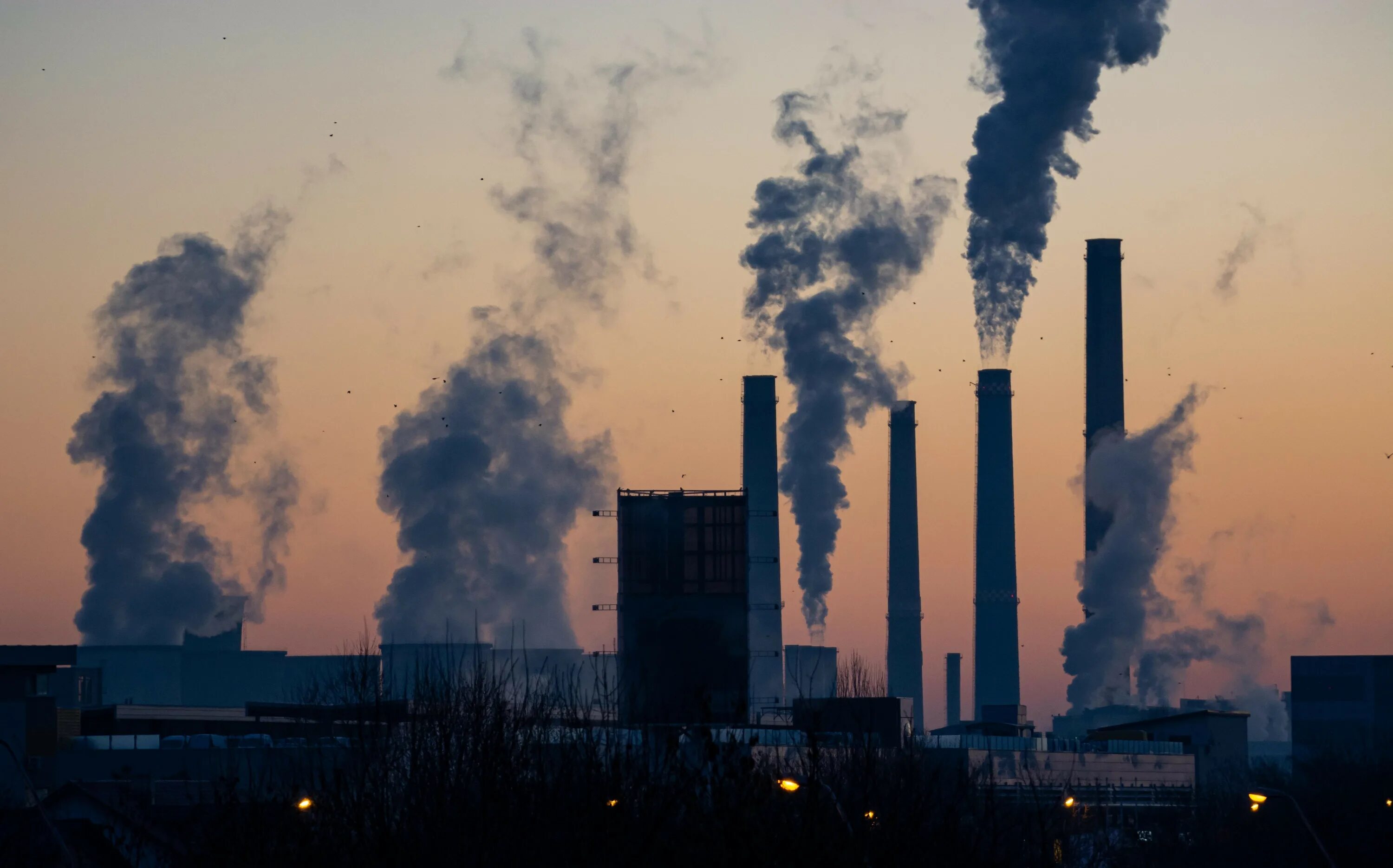 Глобальная проблема загрязнения воздуха. Загрязнение воздуха. Заводы загрязняют воздух. Загрязнение воздуха заводами. Загрязнение экологии.