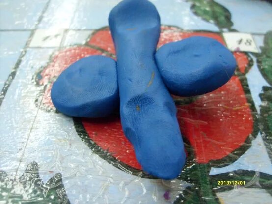 Лепка сапожок. Лепка обувь старшая группа. Лепка обувь средняя. Лепка одежда средняя группа. Лепка обувь средняя.