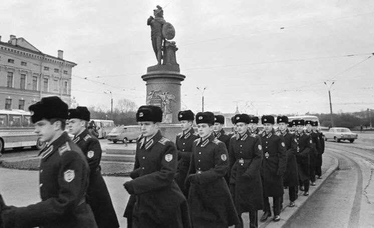Ленинградское суворовское. Ленинградское суворовское. Суворовское училище садовая 26. Ленинградское суворовское. Ленинградское суворовское.