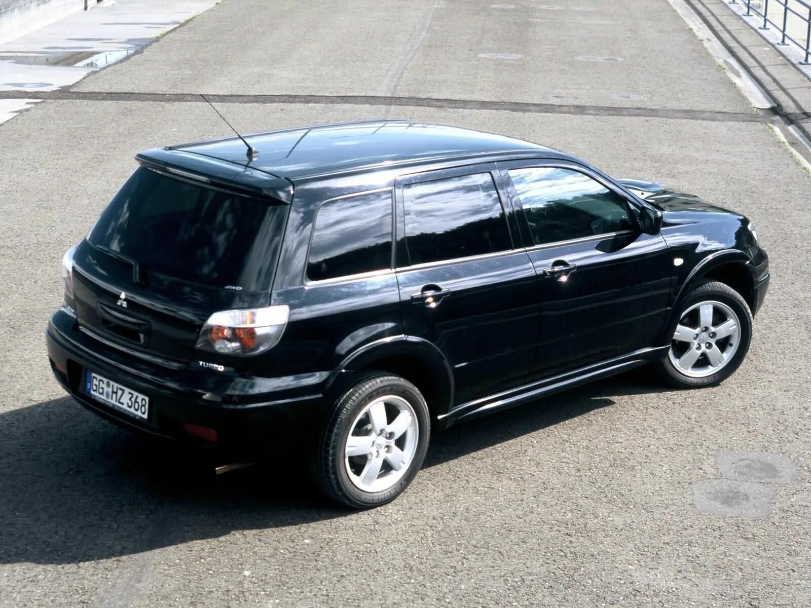 Митсубиси первого поколения. Mitsubishi Outlander 2005. Митсубиси Аутлендер турбо 2005. Mitsubishi Outlander Turbo 2006. Mitsubishi Outlander 2004.