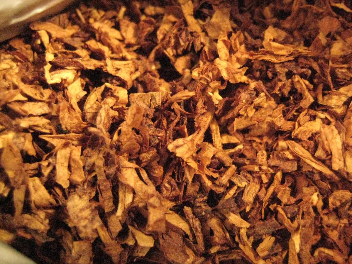 наш табак сырье. вирджиния табак сушеный. неферментированный табачное сырье. табак в мешках. сигаретное сырье.