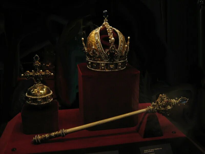 корона скипетр держава российской империи. оружейная палата царские регалии. шапка мономаха скипетр и держава ивана грозного. корона скипетр держава. большая императорская корона и скипетр российской империи.