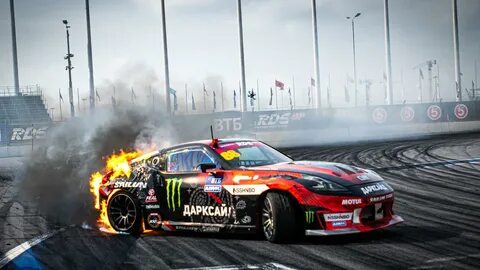 Nissan горит