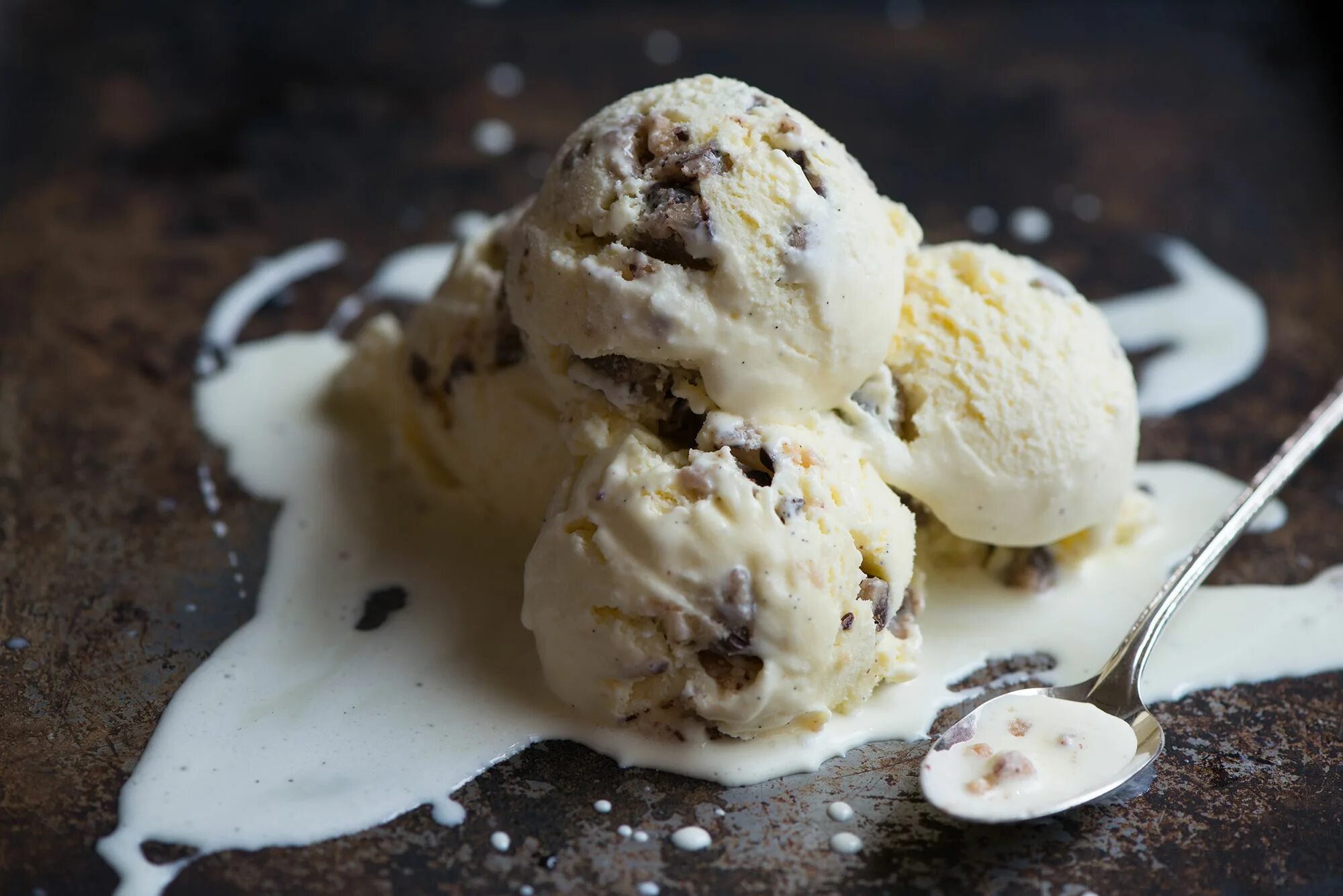 Пол мороженого. Chocolate Chip cookie Dough Ice Cream. Мороженое с печеньем. Мороженое печенька. Мороженое с печенькой.