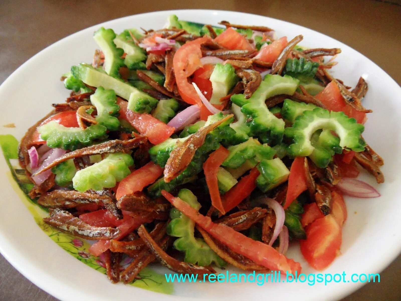 Салат с языком говяжьим и соленым огурцом. Салат с языком. Салат с языком и грибами. Салат с языком говяжьим и соленым огурцом. Салат с языком и соленым огурцом.