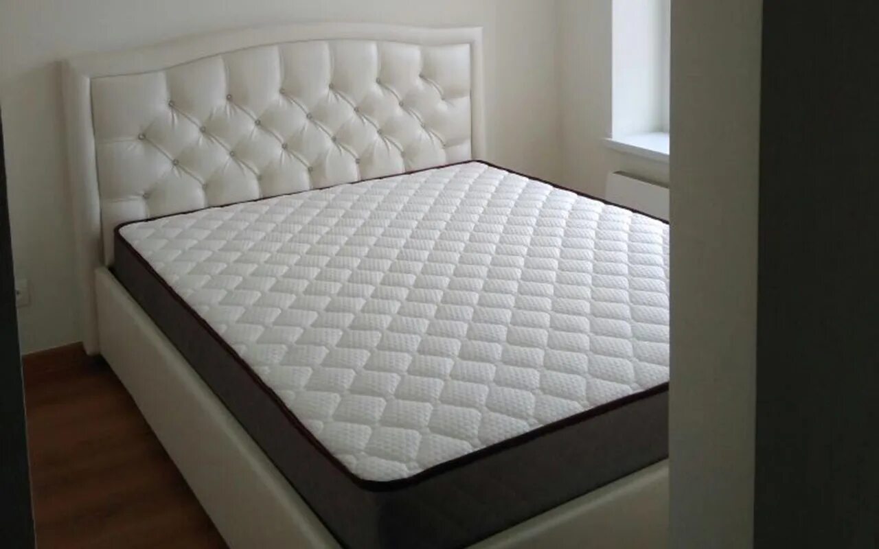 Кровать ikea malm 180х200. Кровать перрино табаско сборка. Спинка кровати геометрия. Угловая кровать с мягкими боковинами. Кровать табаско перрино.