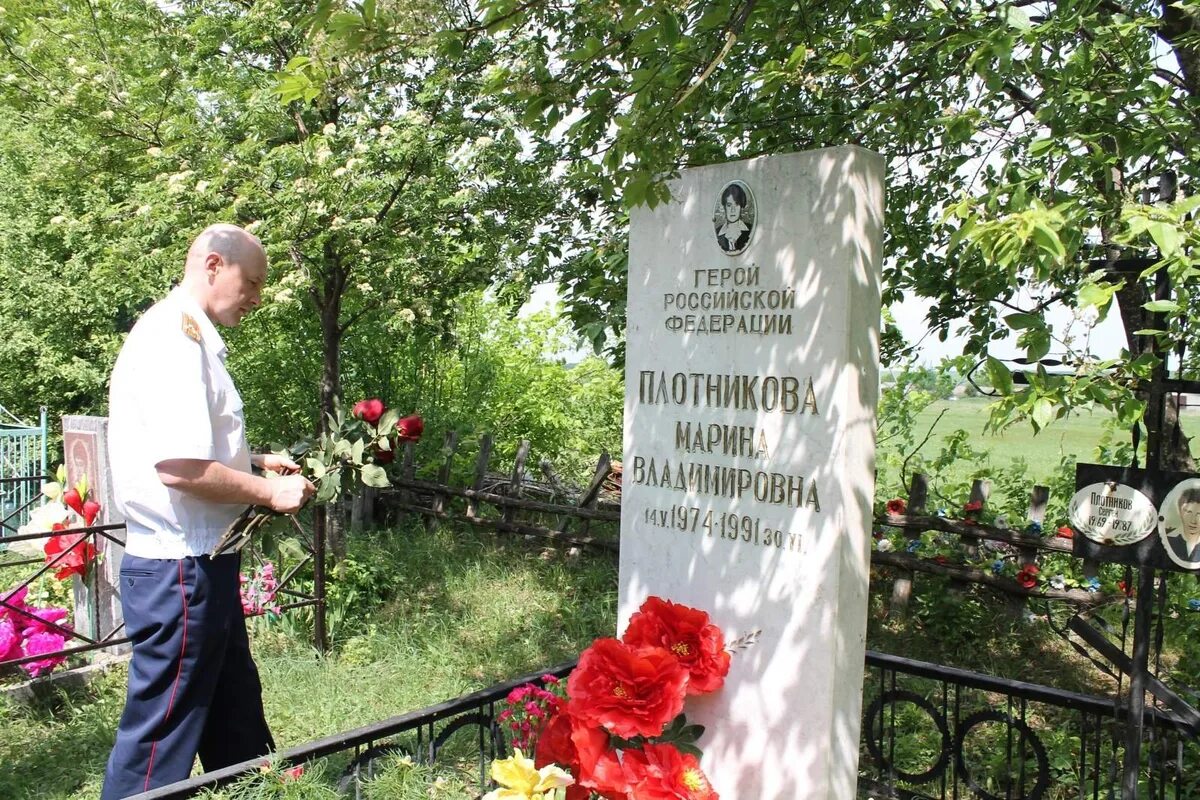 Нэнси самолет момент. Добрые поступки. Спасал ценой собственной жизни. Погибшие пожарные россии. Погибшие пожарные россии.