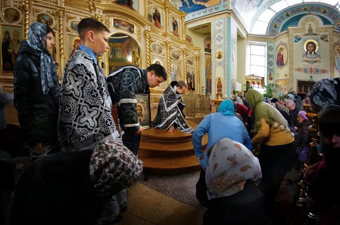 Фото к прощенному воскресению. Прощеное воскресенье. Прощеное воскресенье в храме. С прощенным воскресеньем. Прощеное воскресенье фото.