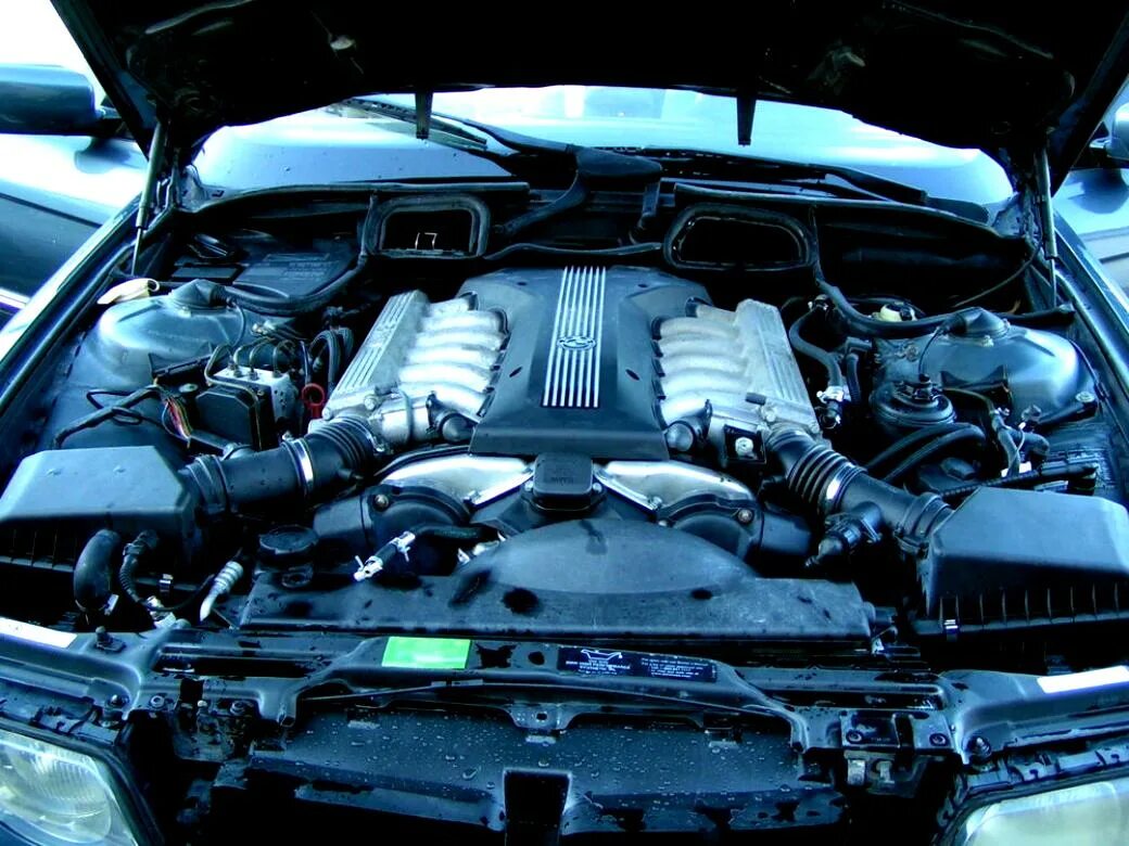 BMW e38 750 мотор. BMW e38 750il двигатель. BMW e38 v12. BMW 750 e38 двигатель.