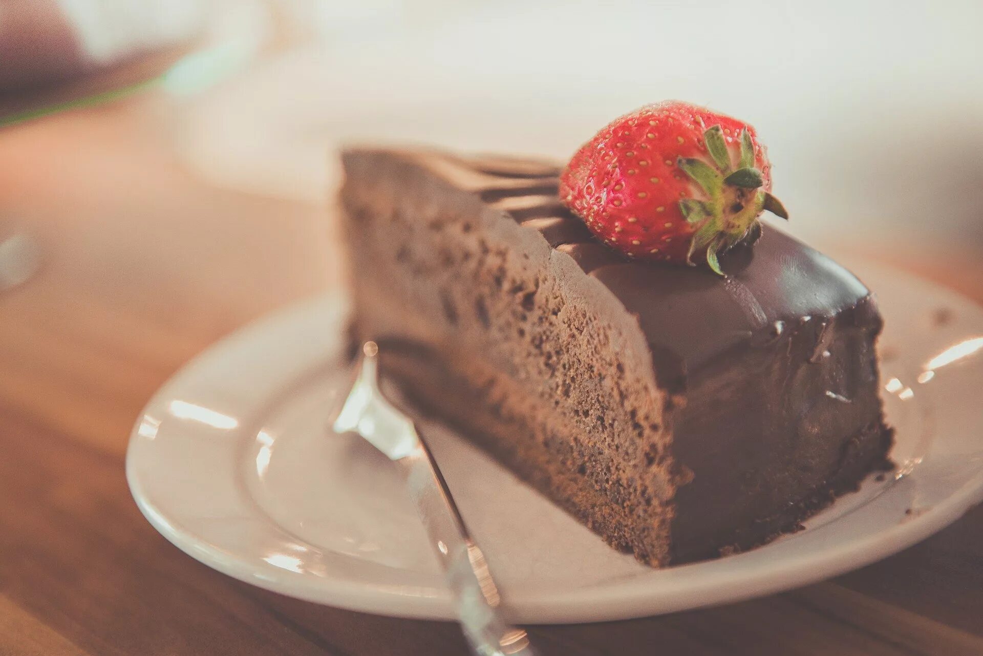 Шоколадный кейк. Кусок торта. Кусок шоколадного торта. Красивый кусок торта. Торт пирожное.