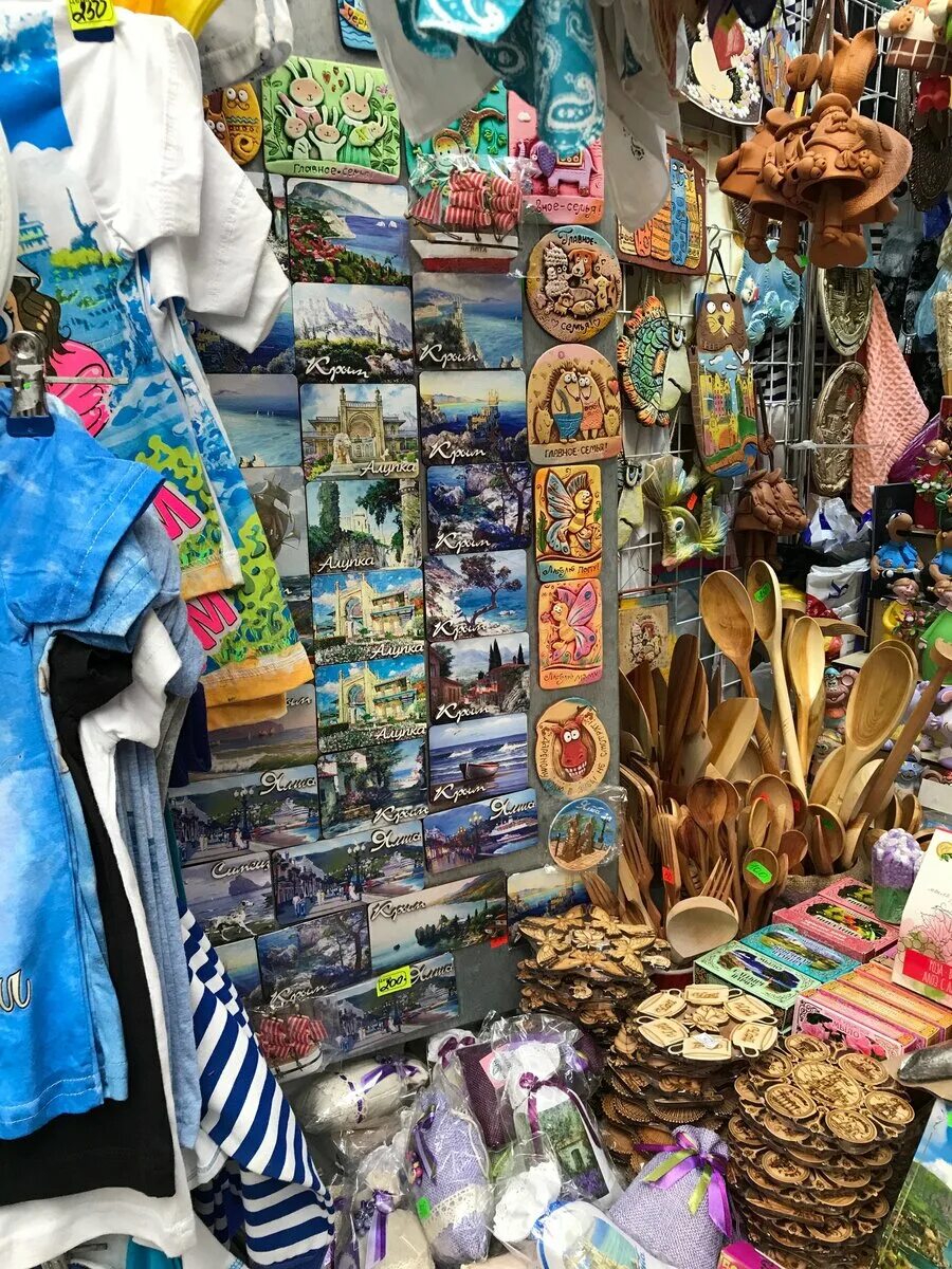 Шоппинг на кипре айя напа. Сомбреро, панамы мексики. Кипр айя напа магазины брендовой одежды. Что привезти из америки. Сувениры северной америки.