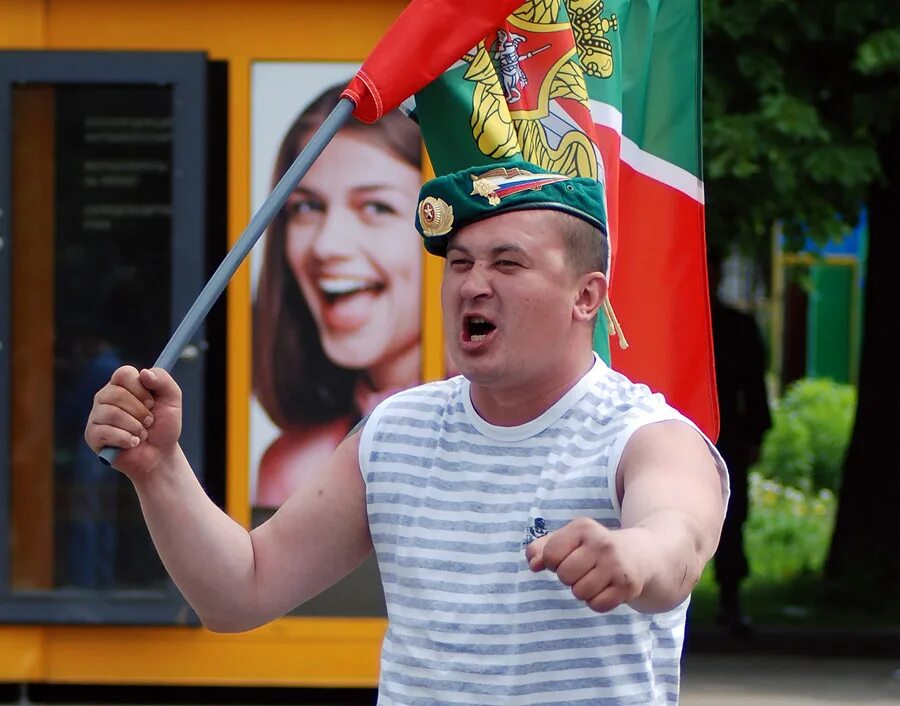 нигде не служил. нигде не служил. нигде не служил. министр обороны шойгу оленевод. сергей кужугетович шойгу генерал.